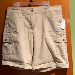 White House black market cargo short never worn